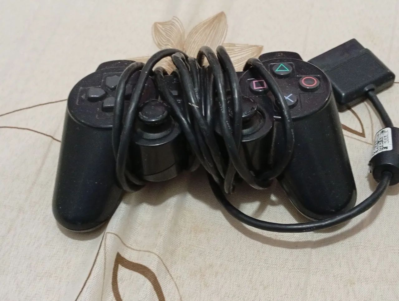 Ps 2 com 2 controles 
