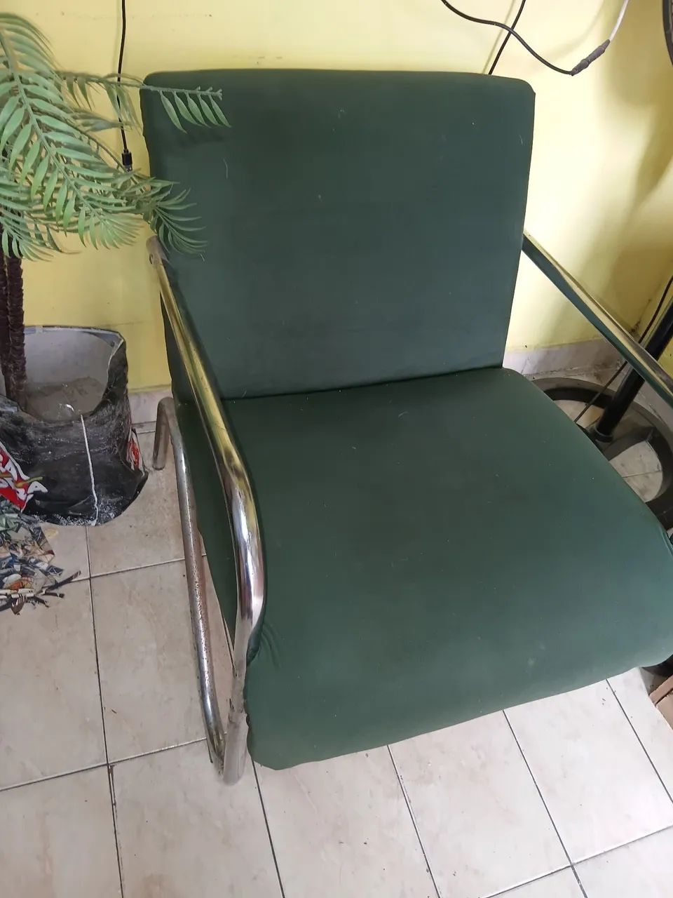 Verdo sofá 3 lugares e uma poltrona em ótimo estado. 463757525385881603