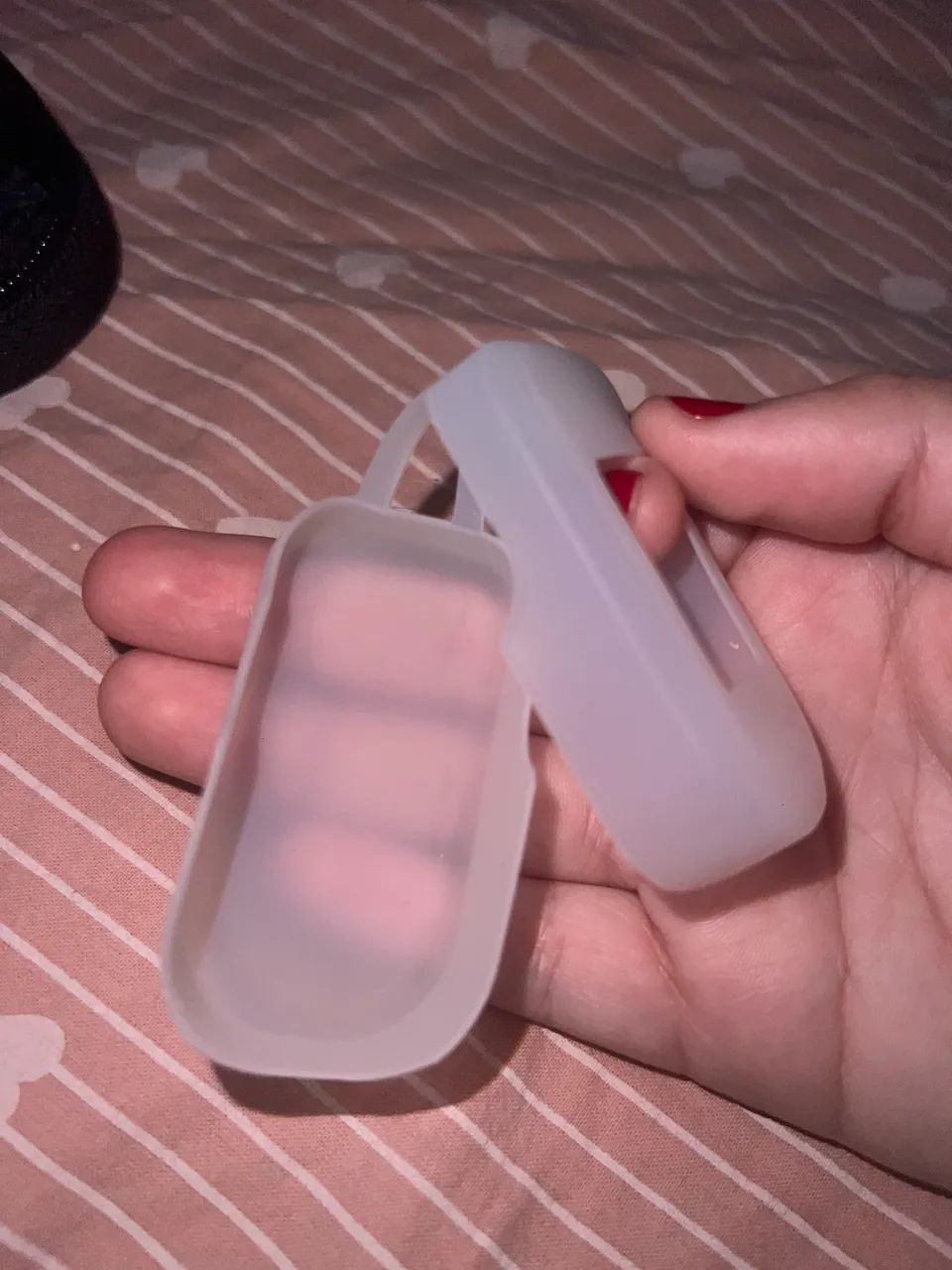Oxímetro de dedo com capinha e bolsinha para guardar  - Foto 3