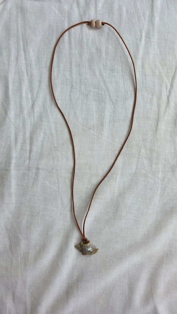 COLAR ARTESANAL COM PINGENTE DE CERÂMICA - Foto 2