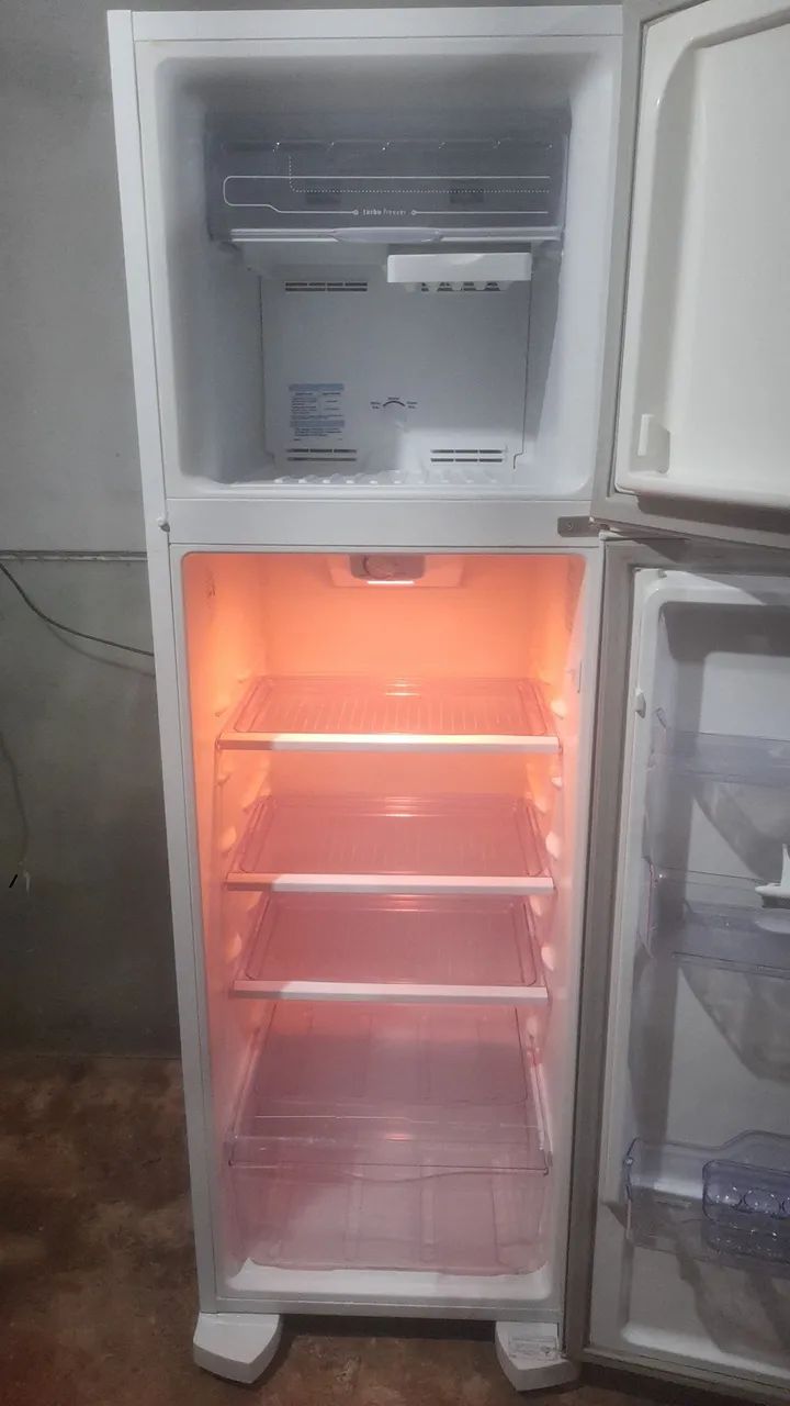 Geladeira electrolux frost free DF35A - Foto 5