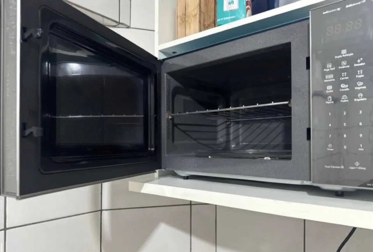Vendo Micro-ondas Panasonic NN-ST67LSRUN - 34 Litros - Foto 2