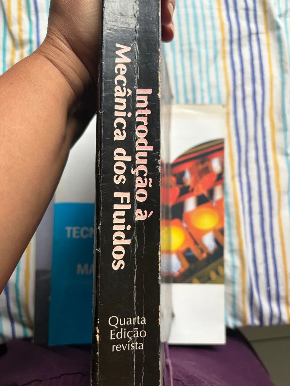 Introdução à Mecânica dos Fluídos - Foto 2