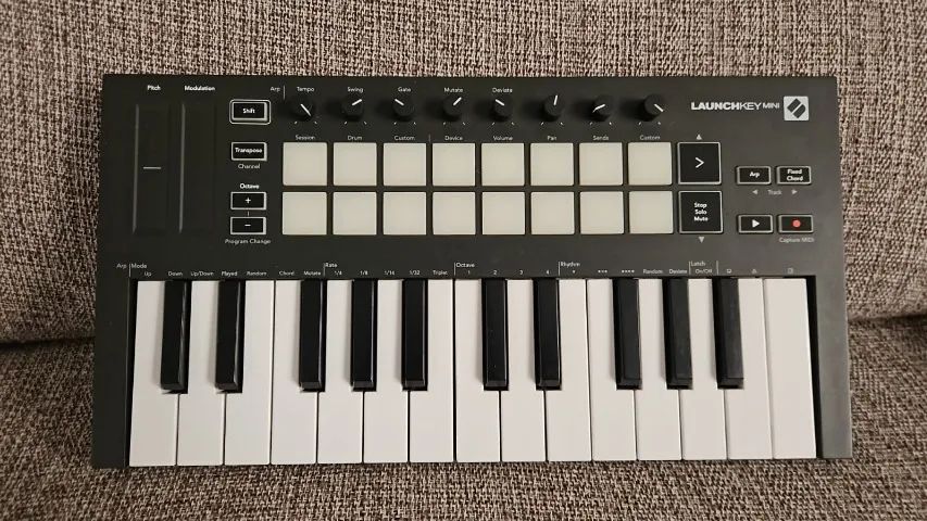 Novation Launchkey Mini mk3 - Instrumentos musicais - Parque das