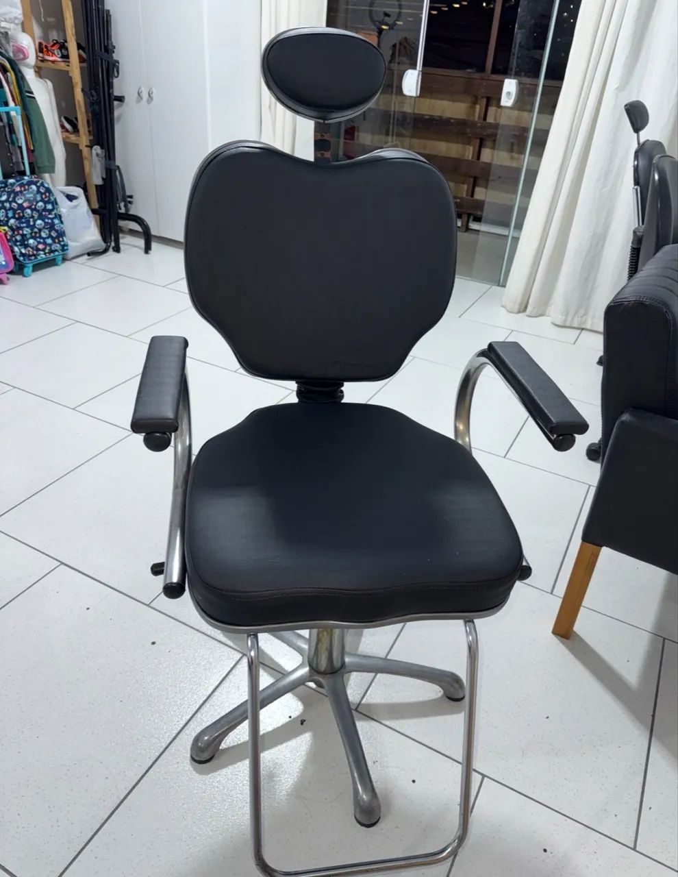 Vendo cadeira de Cabelereiro/barbeiro  - Foto 4