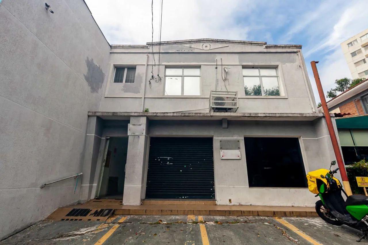 Terreno na Rua Pio XI, 55 - loja  180 m²