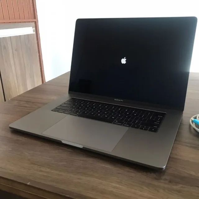 MacBook Pro 15? i7 16GB SSD | Super Rápido | R$ 2.800 - Notebooks