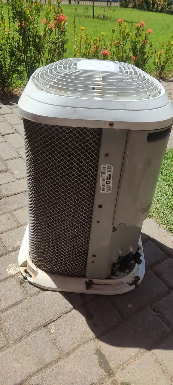 Ar condicionado 12000 BTUs convencional funcionando normalmente, porém com vazamento. - Foto 2