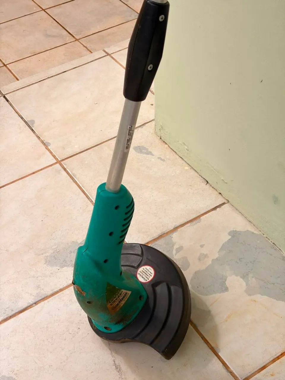 Roçadeira Garthen 1500w c/ refil de nylon (usada) - Foto 3
