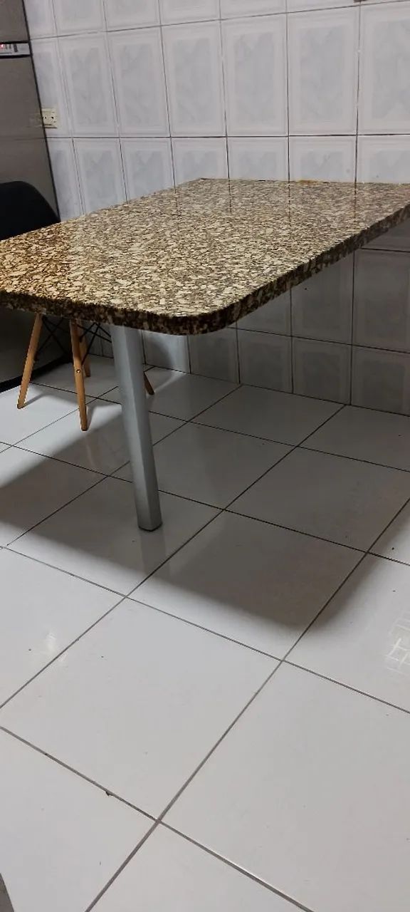 Tampo de granito com 1 pé em alumínio  - Foto 4