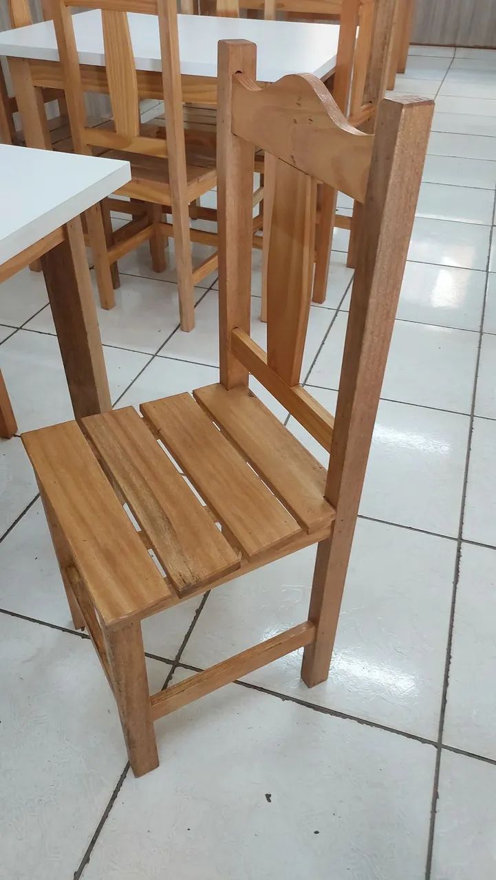 Mesa de Madeira com 4 cadeiras - Foto 2