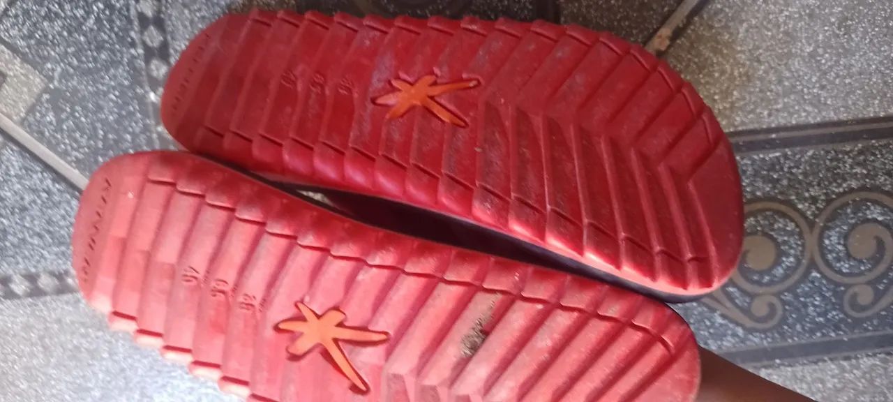 Sandálias e caixa de som com luz led e uma bolsa feminina  - Foto 4
