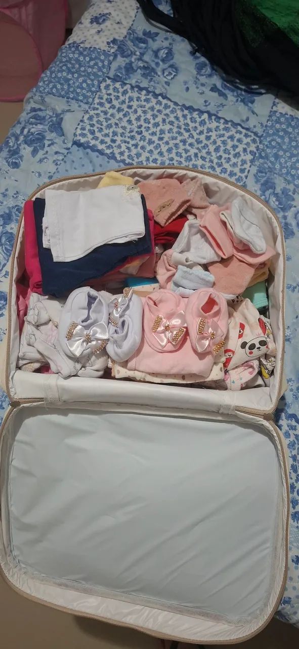Mala maternidade, 2 fraldas e roupinhas - Foto 5