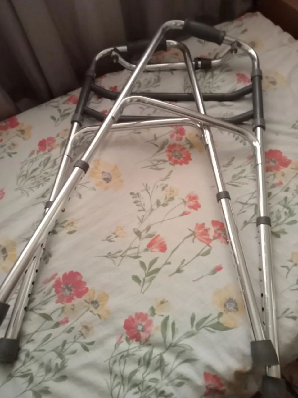 Andador adulto dobrável