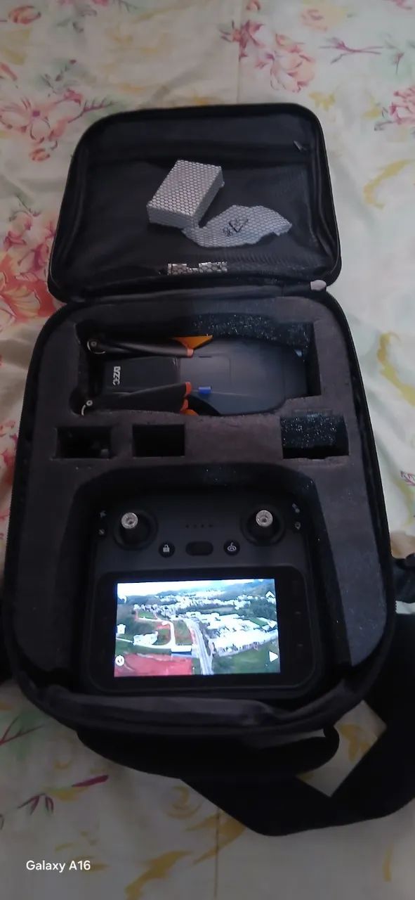 Drone l600 pro max com guimbal de 3 eixos e controle com tela ( usado). 
