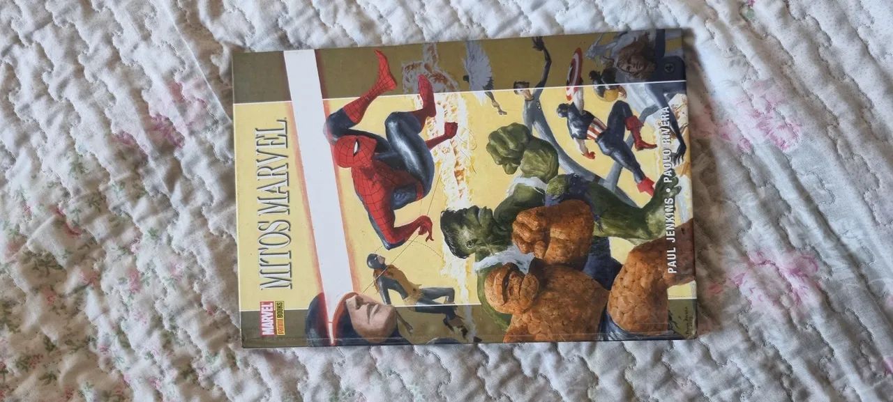 2 hqs capa dura mitos marvel e marvels - Foto 3