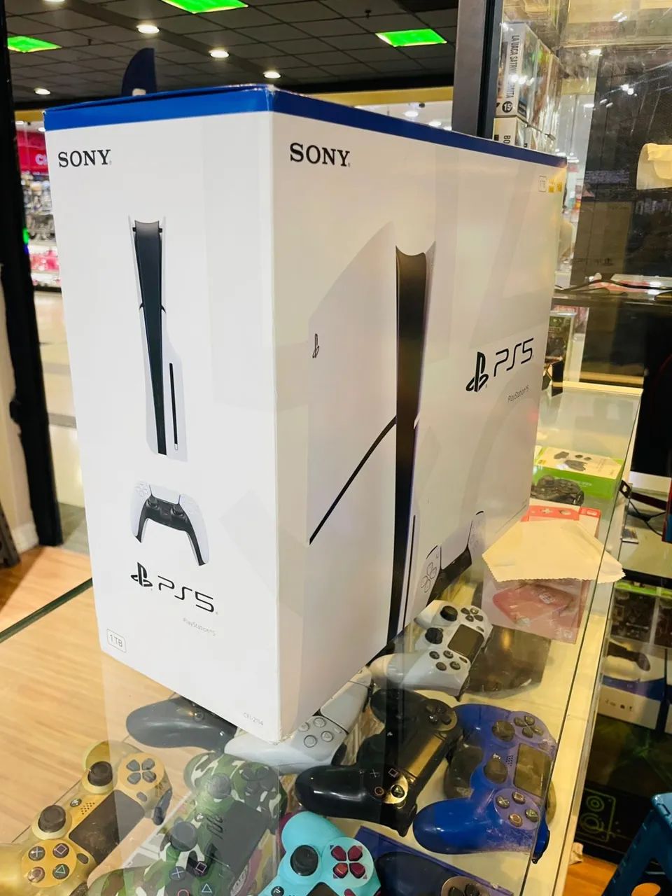 VENDO OU TROCO PS5 SLIM 1 TB com leitor lacrado com garantia   - Foto 2