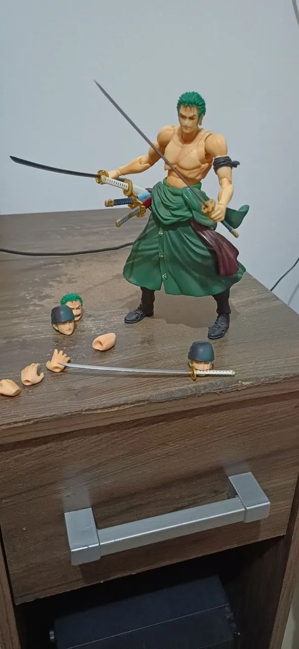 Action figure Zoro bootleg danificada - Foto 4