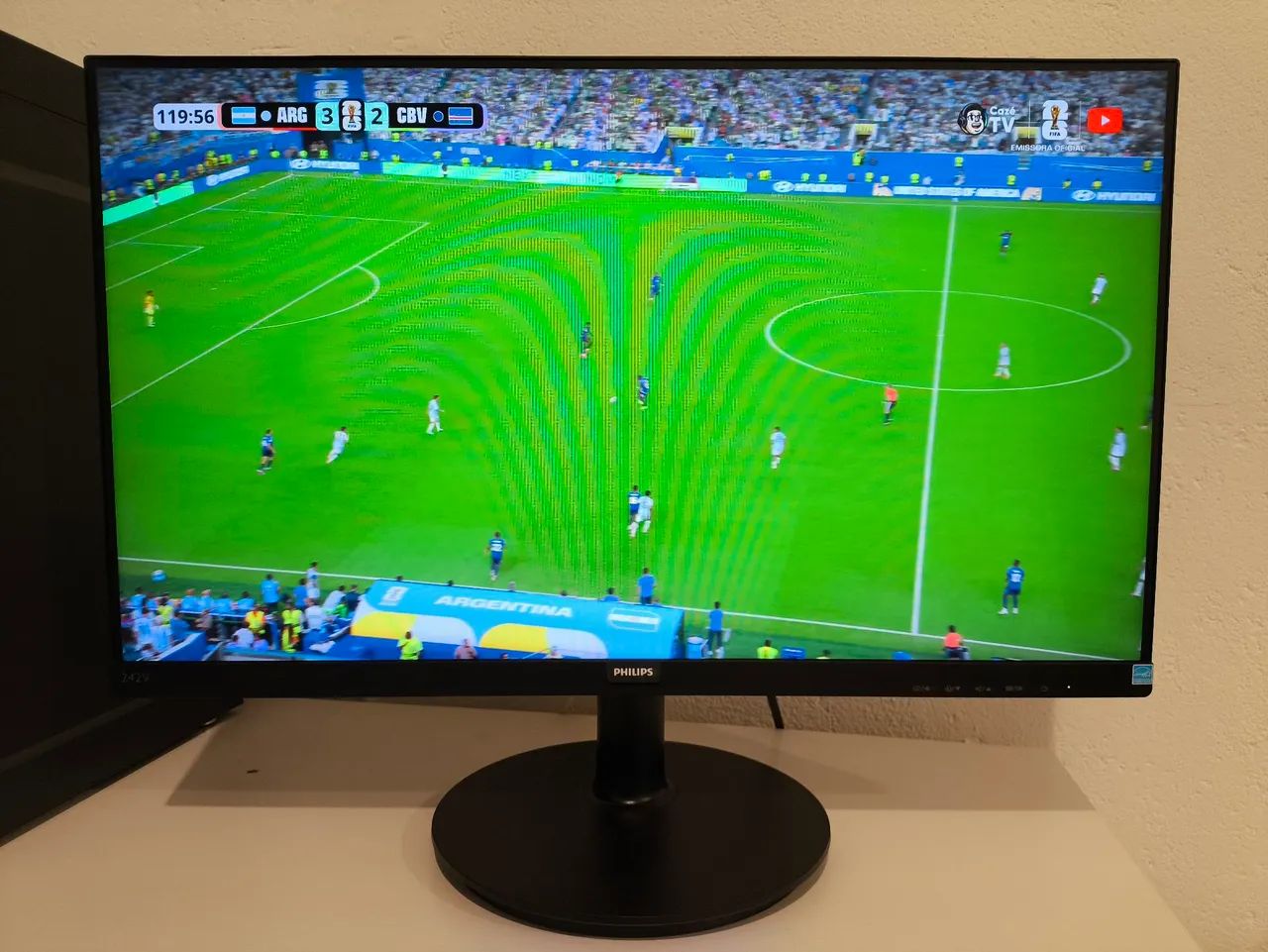 Monitor LED Phillips 24" com HDMI Switch
