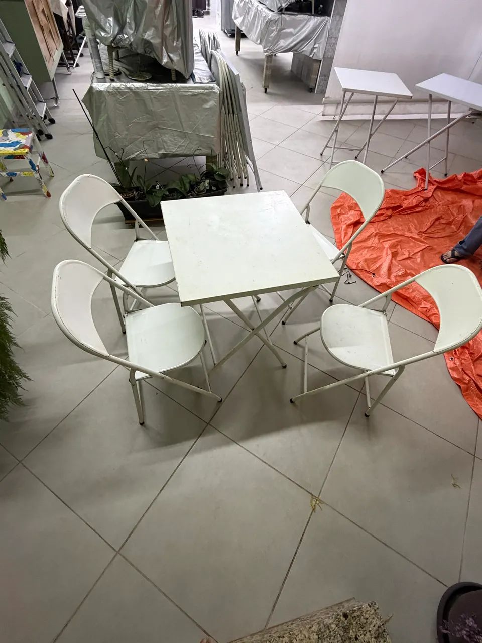 Conjunto de cadeiras e mesa em aço  - Foto 4