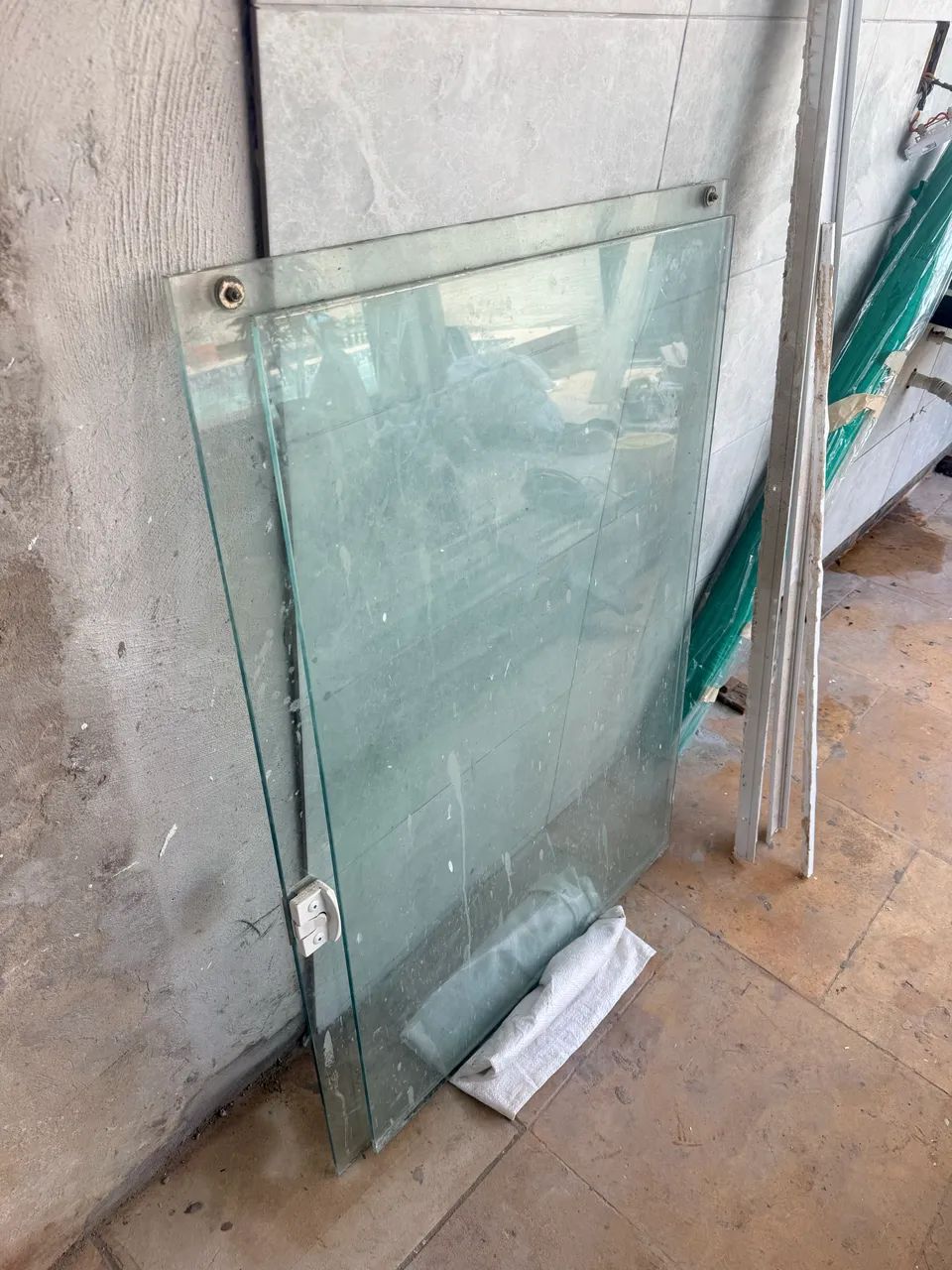 Janelão de Vidro com grade