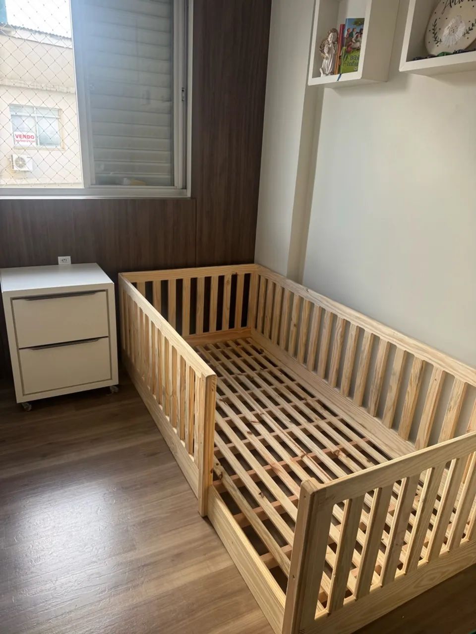 Cama montessoriana infantil 