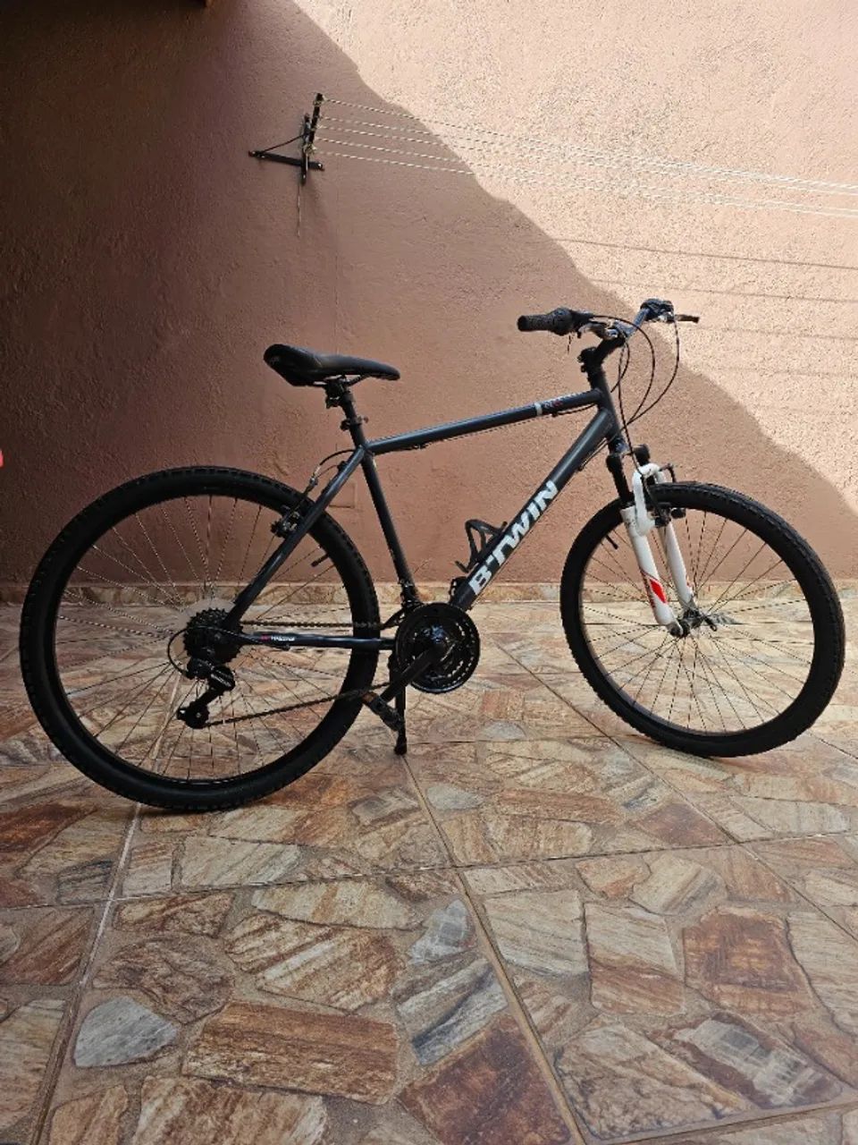 Bicicleta Mountain Bike B'Twin - Semi nova - Foto 2