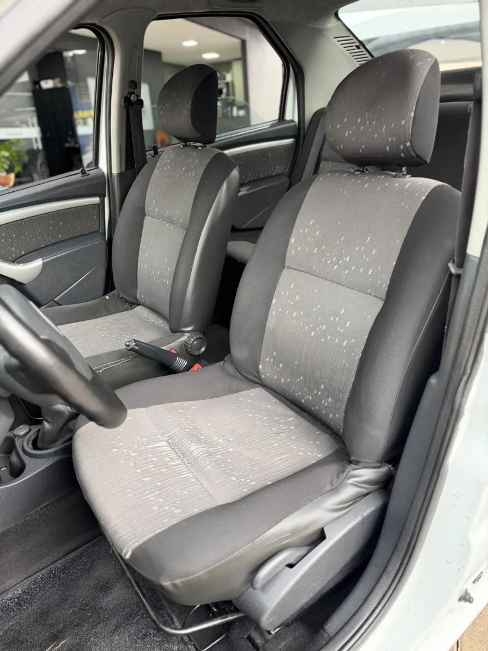 Renault Logan Expres./Exp. UP Hi-Flex 1.0 16V 4p, foto 11 de 18