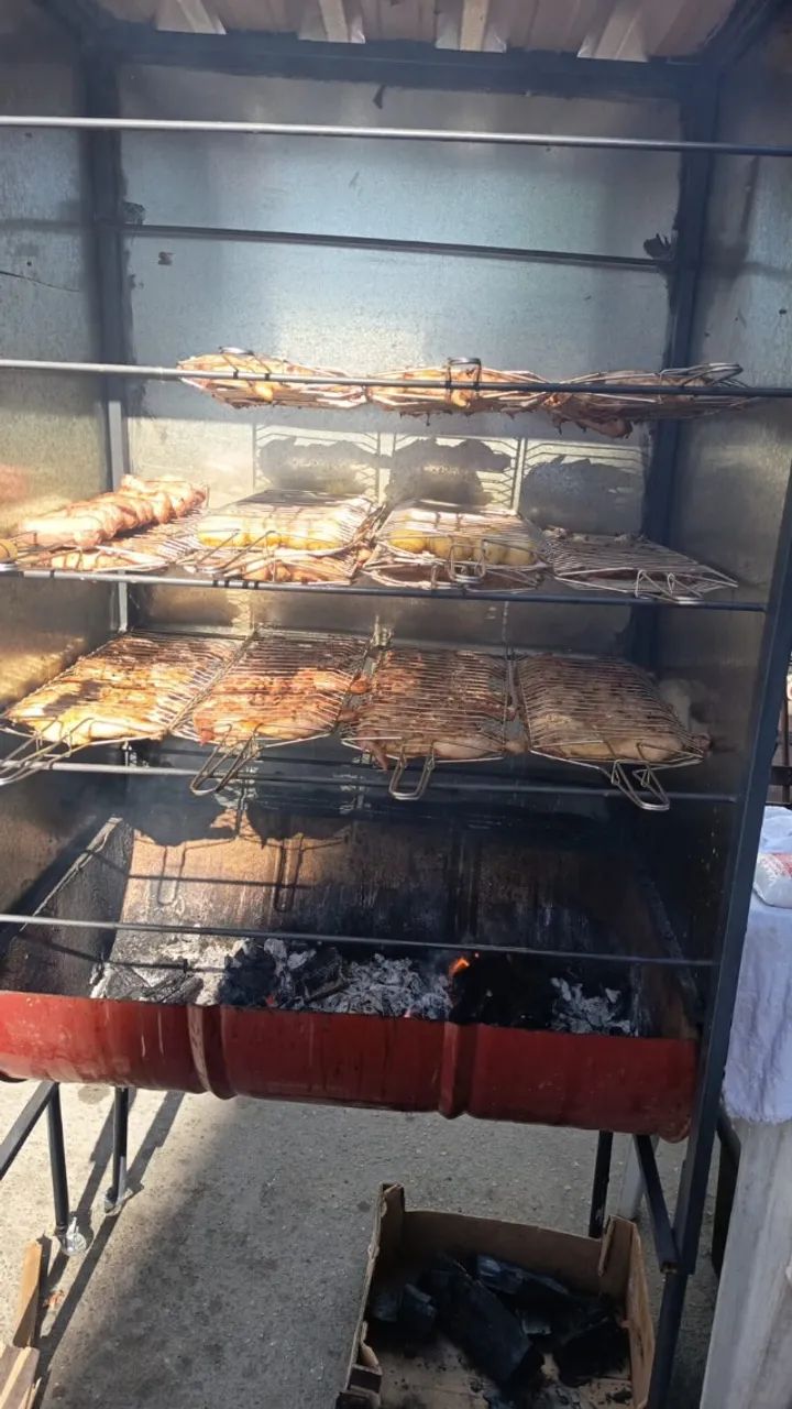 2 Churrasqueiras e 16 grelhas. Pronto para trabalhar! - Foto 2