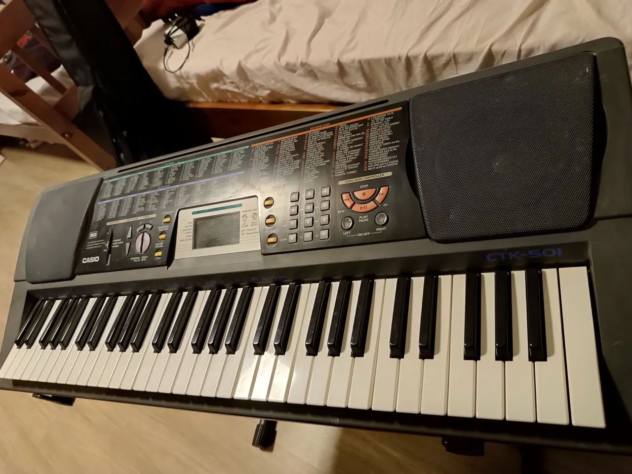 Teclado Casio 5 oitavas com sustain e MIDI 