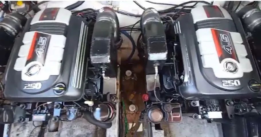 Parelha Mercruiser 250 HP 4.5 c/ Rabeta Braco trhee - SemiNovo - Foto 2