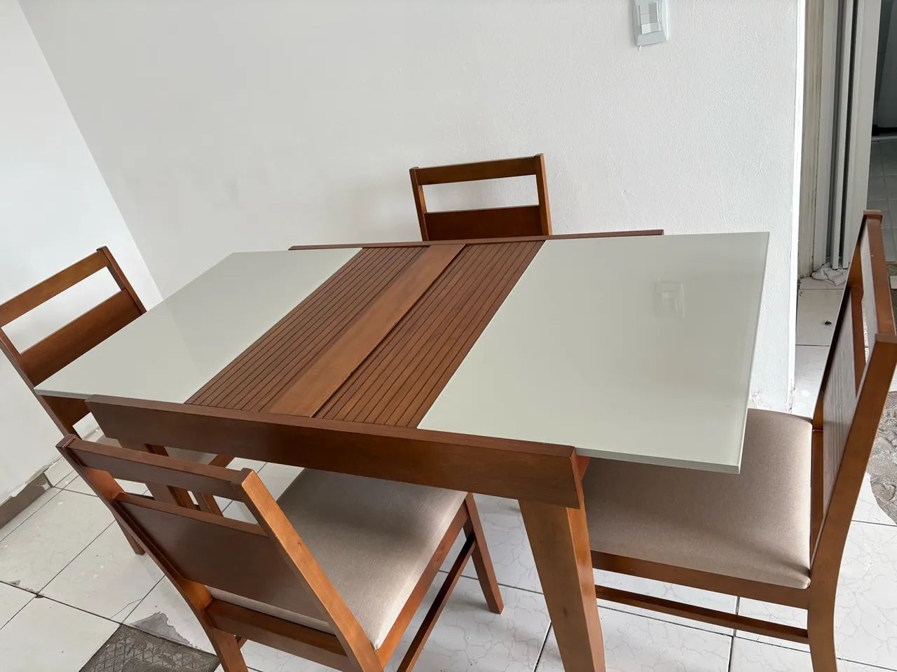 Mesa extensível com 4 cadeiras - Foto 2