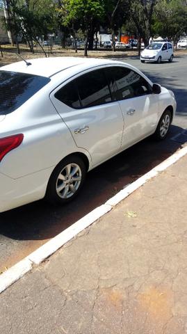 Vendo agio de versa 2014
