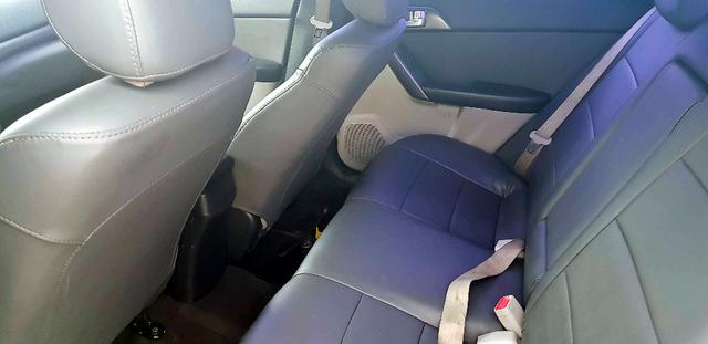 KIA Cerato 1.6 Manual - Foto 8