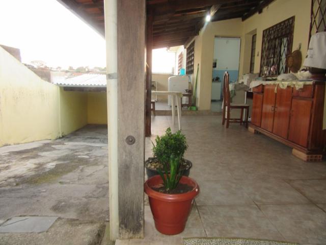 Lote 420m² com duas casas! confira! - Foto 11