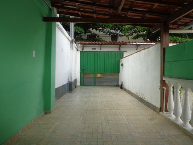 Excelente casa recuada em localização privilegiada. - Foto 9