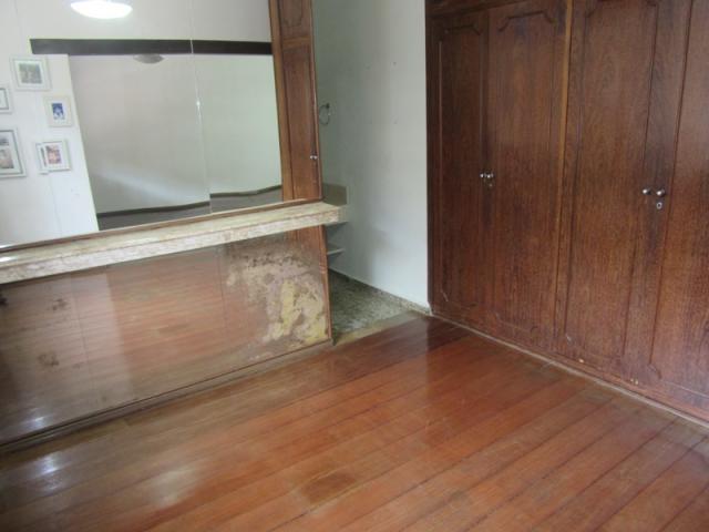 Excelente casa em local tranquilo para quem quer sossego! área nobre do bairro. - Foto 5