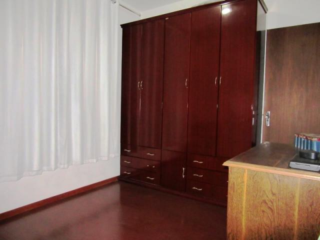 Excelente casa. 03 pavimentos, com habite-se e ótima localização. - Foto 11