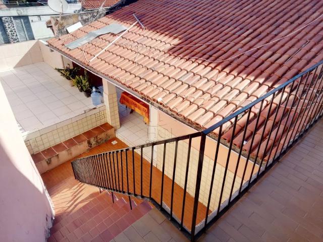 Casa Solta: 4/4 (Sendo 2 Suítes), Garagem, Pertinho da Praia, HC036