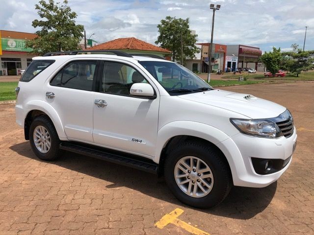 TOYOTA HILUX SW4 7 Lugares Ano 14/14 - Foto 2