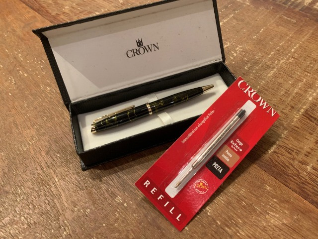 Caneta Crown preta e dourada - Foto 3