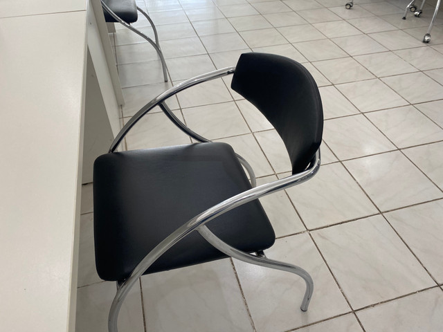 Vendo 4 cadeiras em Aço inox
