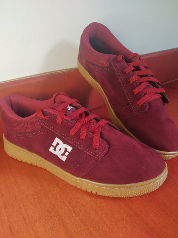 tenis dc bordo