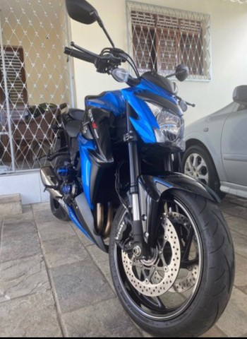 MOTO SUZUKI