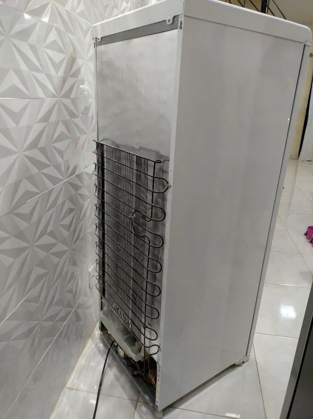 Geladeira Eletrolux com defeito  - Foto 2