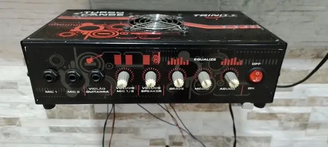 Amplificador com duas caixas da JVC