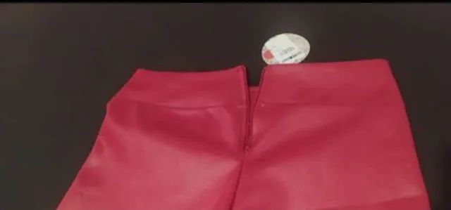 45Calça vermelha imita couro - Foto 4