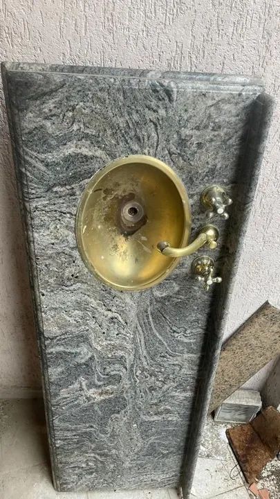 Pia com cuba e torneira 