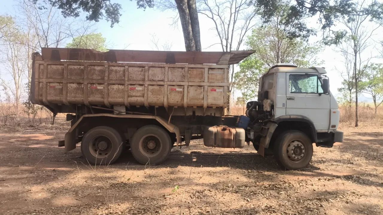 VW 17210 2002 6x2 caçamba basculante - Foto 5