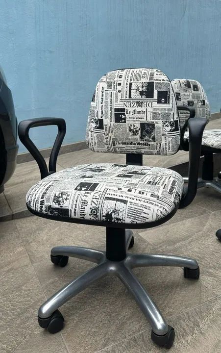 6 cadeiras giratórias estofadas e 1 de presidente - Foto 3